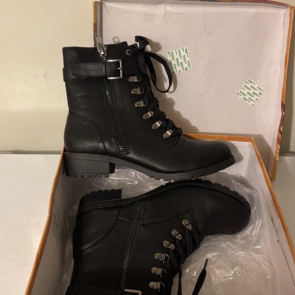 Boots - Picture 4 of 4